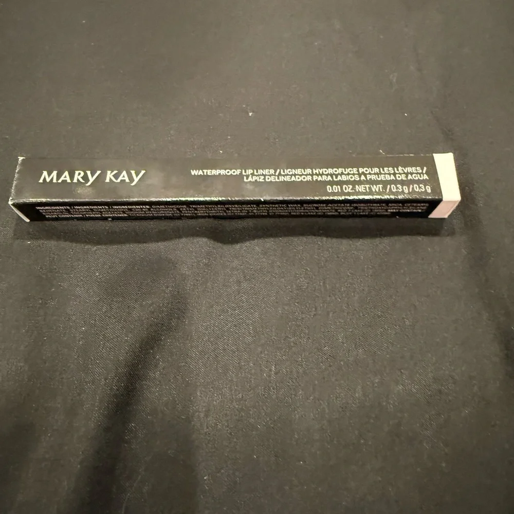 Mary Kay Waterproof Lip Liner Berry New in Box